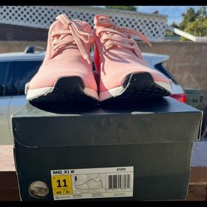 Brand New Women Adidas NMD R1 “Vapour Pink Light Onix”